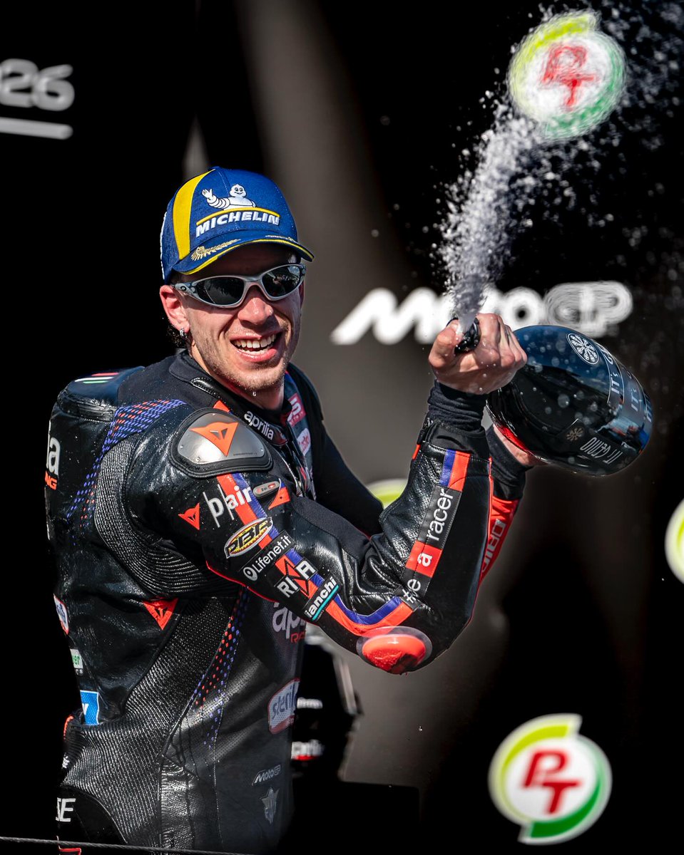 ApriliaPlanet's tweet image. #AmazingRider 🤩 
#MarcoBezzecchi ❤️🇮🇹💪🏻
.
#Amazing #Team
@ApriliaOfficial  ❤️🇮🇹🔥
.
@VitoBezzecchi 
@Marco12_B 
@72Marco30853 
.