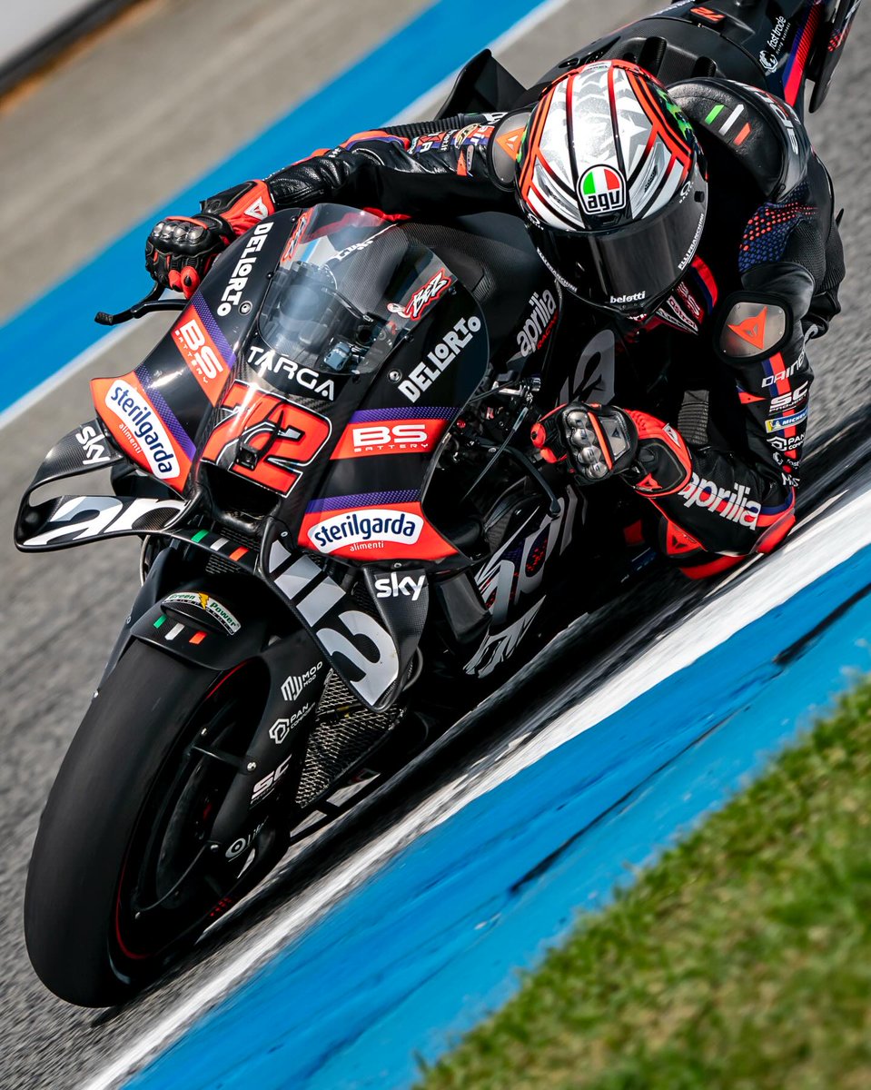 ApriliaPlanet's tweet image. #AmazingRider 🤩 
#MarcoBezzecchi ❤️🇮🇹💪🏻
.
#Amazing #Team
@ApriliaOfficial  ❤️🇮🇹🔥
.
@VitoBezzecchi 
@Marco12_B 
@72Marco30853 
.
