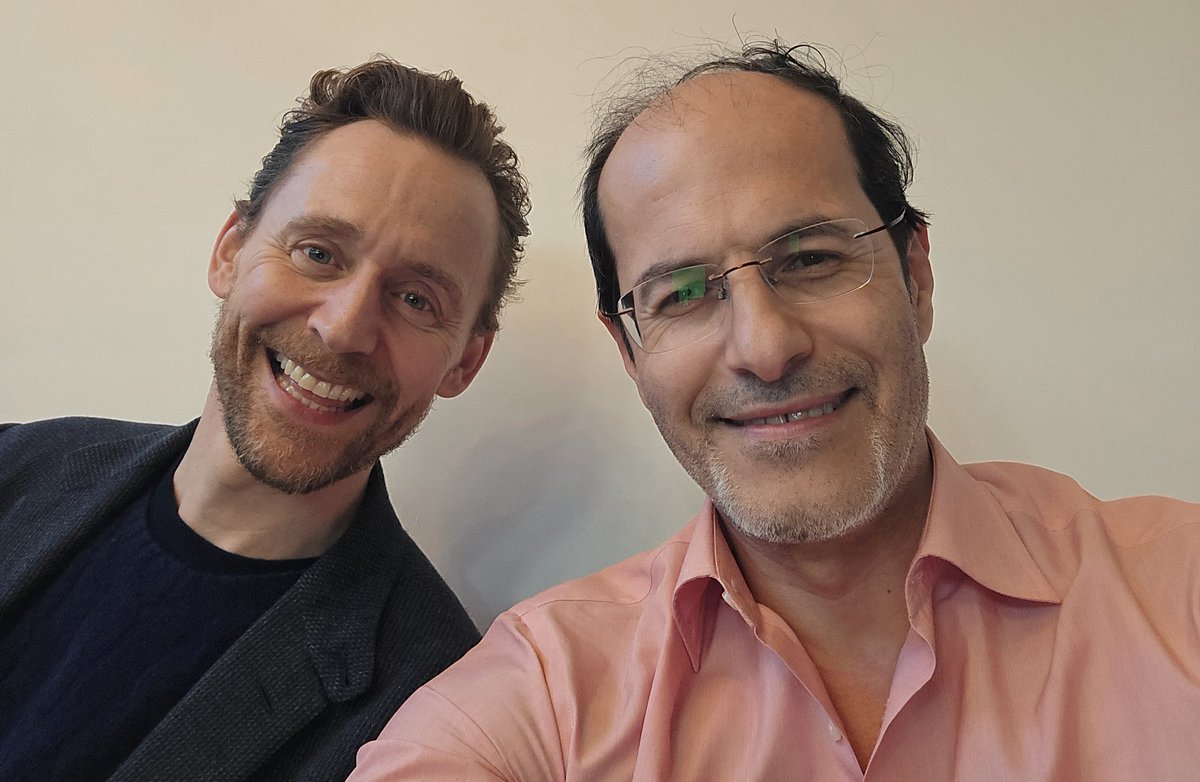 alaidi's tweet image. Look who's sitting next to me
#TheNightManager himself