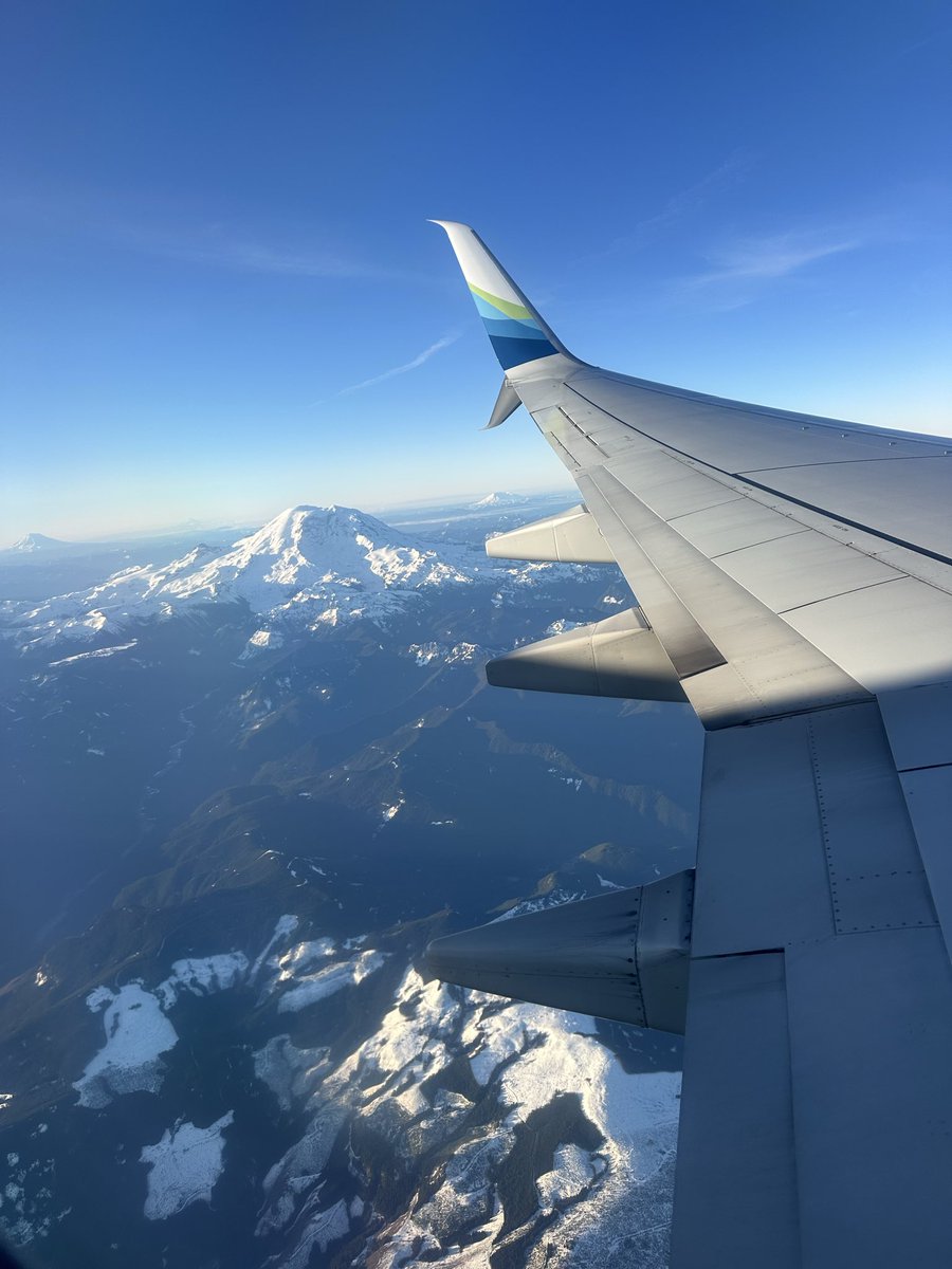 Meek__Caroll's tweet photo. Such a beautiful flight to Seattle on @AlaskaAir https://t.co/xFFwGb0xPE