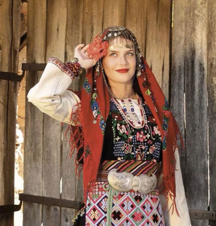 RootsReturn's tweet photo. Bulgarian woman. https://t.co/bKFc1m1dnQ