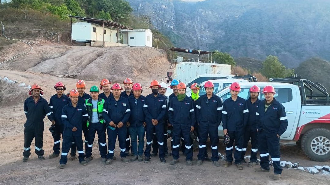 GRSilverMining's tweet image. San Marcial drilling crew in action.
Appreciate the hard work and professionalism of the Detector Drilling Co. team as we continue advancing our step-out program.
#Silver #Mining #Drilling $GRSL $GRSLF @the_PDAC