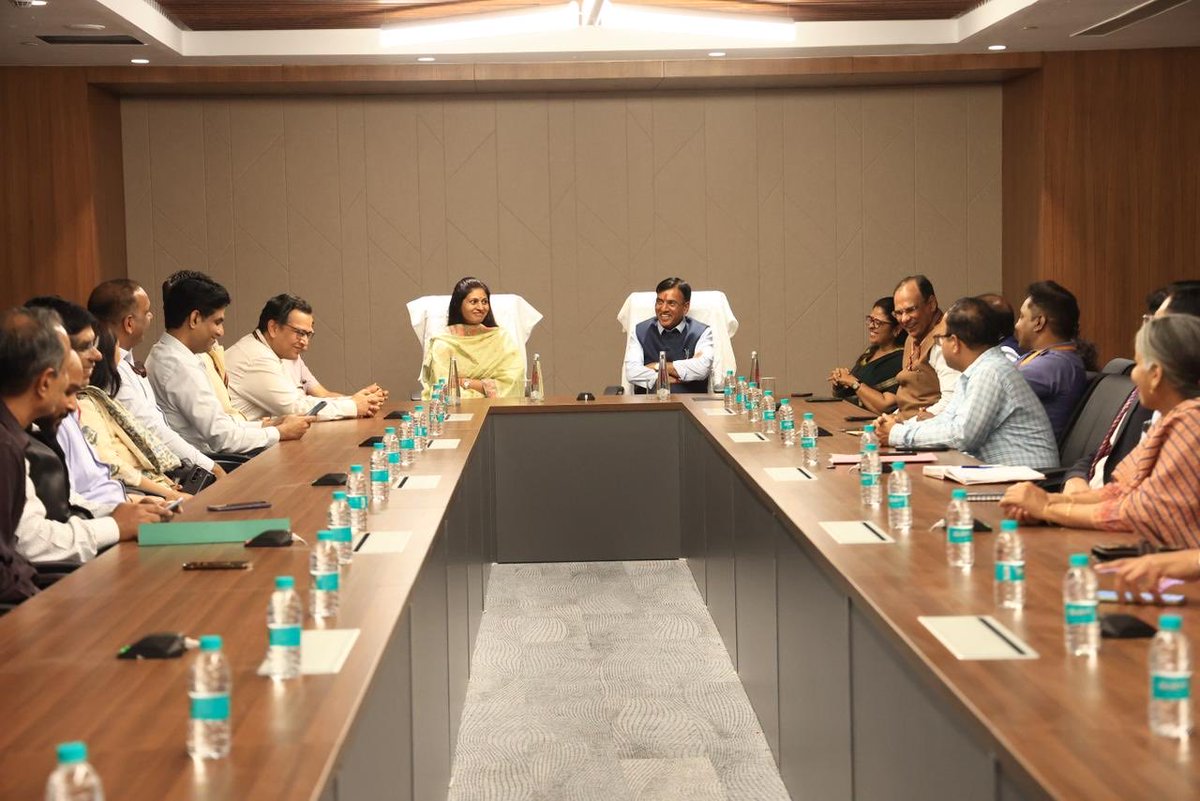 "नया पता, नई ऊर्जा, वही विश्वास!"

हमें यह साझा करते हुए अत्यंत गर्व है कि आज GPOA 3 में हमारे नए कार्यालय का उद्घाटन संपन्न हुआ। यह आधुनिक केंद्र केवल एक कार्यस्थल नहीं, बल्कि नवाचार, सहयोग और राष्ट्र की प्रगति के प्रति हमारी अटूट प्रतिबद्धता का प्रतीक है।
इस गरिमामयी अवसर का