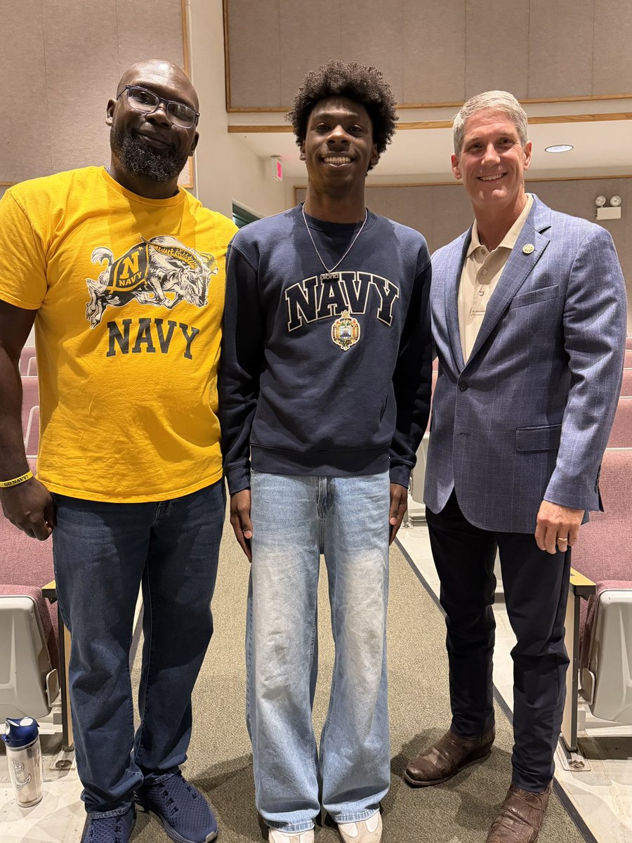 RepFranklin's tweet photo. Thank you to everyone who attended our #FL18 Academy Day presentation at George Jenkins High School. It was a great opportunity for students to learn about the mission of different service academies and the congressional nomination process.
Find more info here 👉: https://t.co/KKRROon5mV