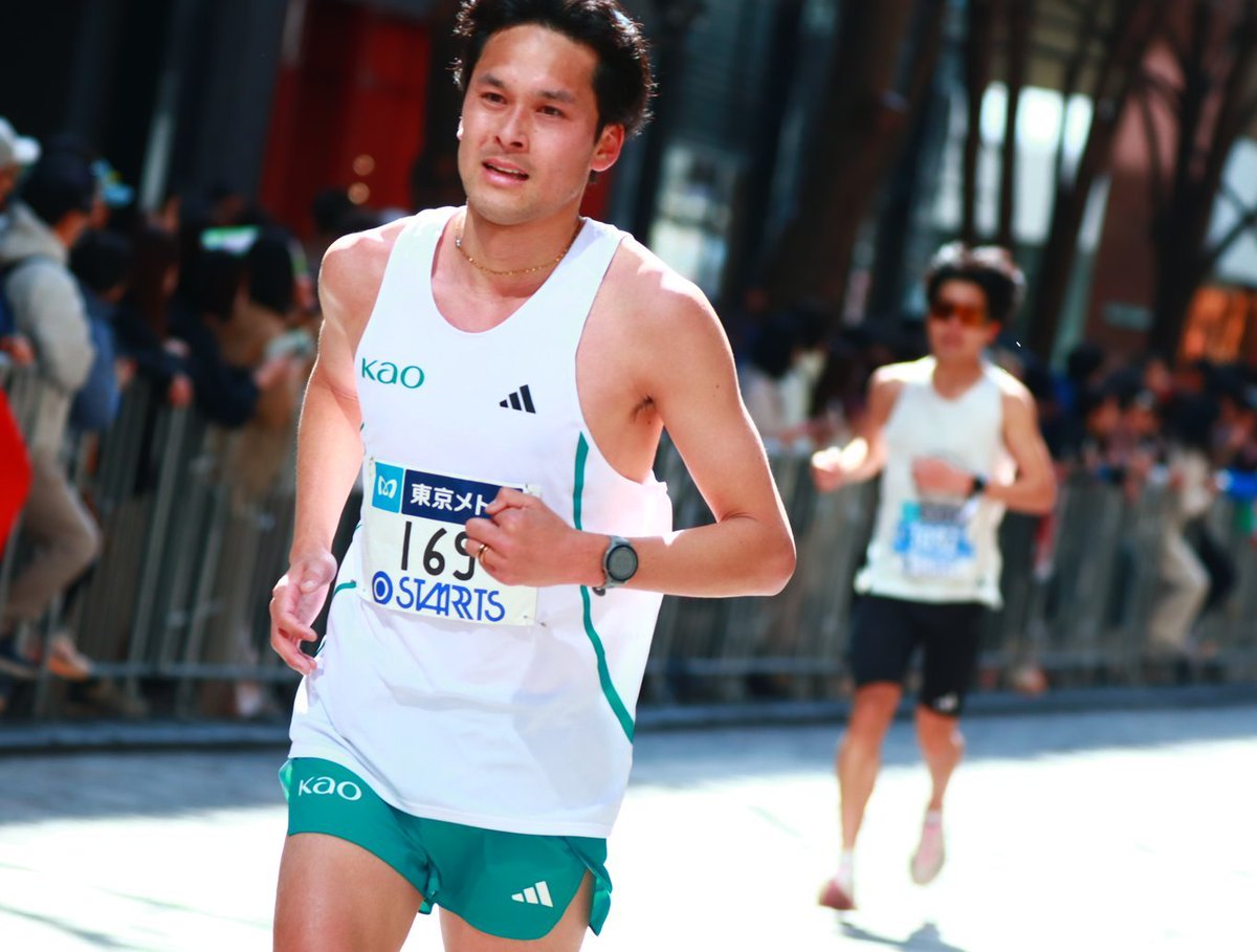 ekiden_navi's tweet photo. 【#東京マラソン2026】
▶ ここにファンはいます！

平和真(Kao)2:42:39
＊引退レース

早大卒。1年から主力で活躍、4年次には主将。インスタの引退挨拶を見て、競技人生をスッキリ後悔なく成仏させるために名前で全力で叫びました。4枚目驚いた表情笑大丈夫、走りは一生ファンの心に残ってます！ https://t.co/NTkfd7WSwn