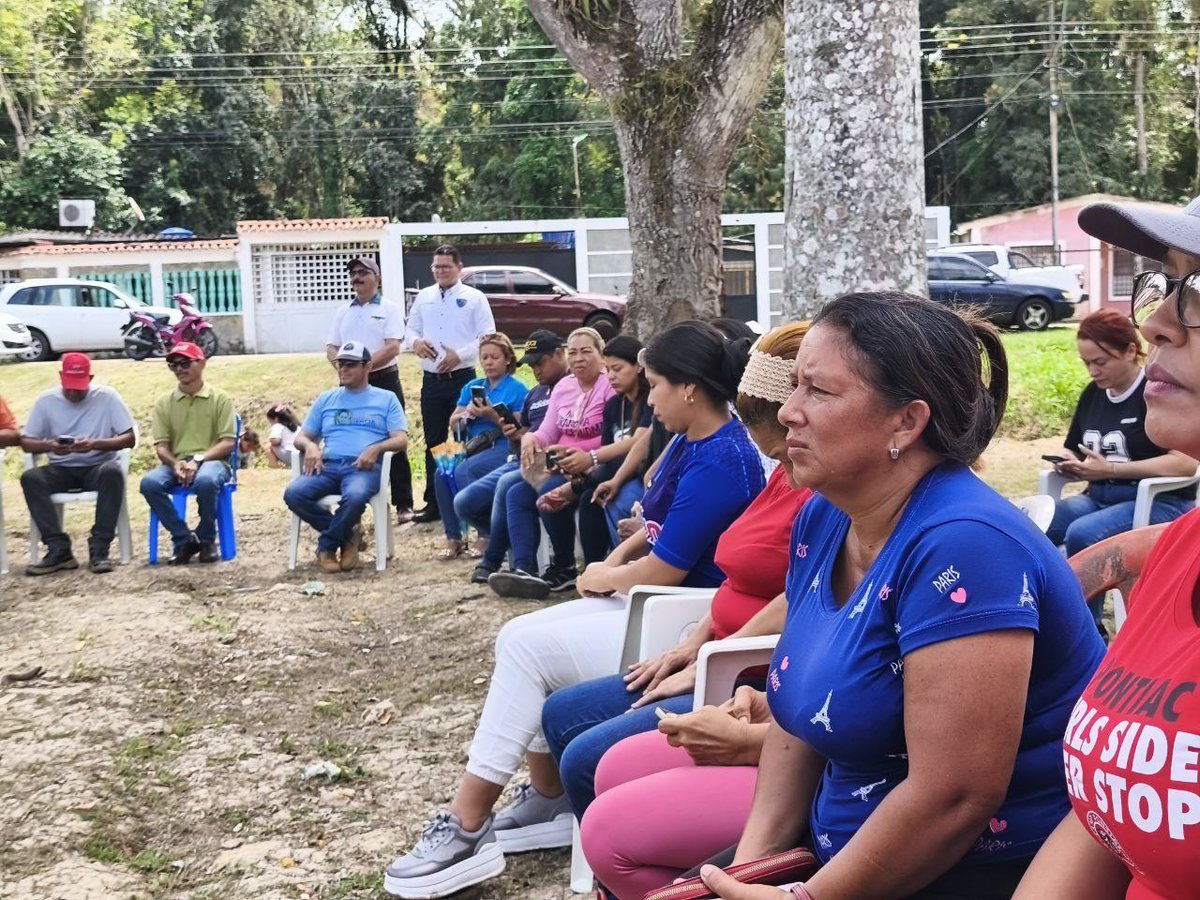 Anggy_Ordaz's tweet photo. 🇻🇪El pueblo venezolano exige una cosa y es que nos devuelvan Nicolas Maduro y Cilia Flores 

Por eso desde el estado Delta Amacuro se realizan asambleas comunitarias

#ReleaseCilia
#ReleaseMaduro
#BringThemBack
#LosQueremosDeVuelta https://t.co/tUgkNQ97vC