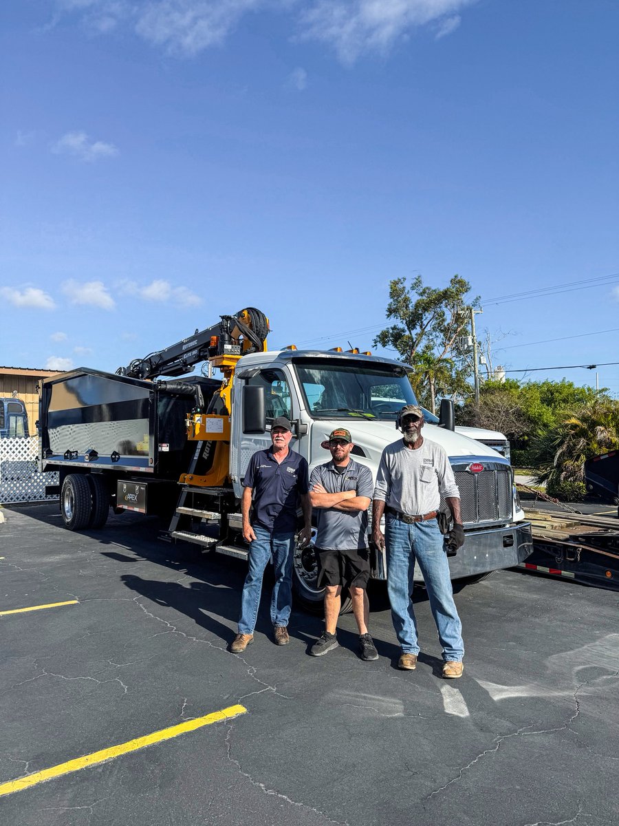 Big day at Apex Equipment!
Tim G. had the pleasure of welcoming the team from the City of Eustis to our location to pick up their brand new Peterbilt Rotobec Load N Go Grapple Truck 🚛💪
We truly appreciate the trust you’ve placed in the Apex process.