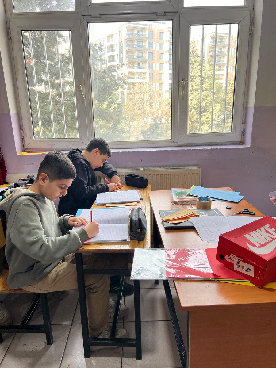HuzurevleriO's tweet photo. Türkçe dersi Okul Temelli Uygulamalar kapsamında tema sonu üretim atölyesinde, Ramazan ayıyla bağlantılı olan etkinliğimiz öğrencilerimizle birlikte tamamlandı.
@Yusuf__Tekin @vali_zorluoglu @sadoglu_salih @Kayahansubasi @SaidMuhammedY @YuceDervis https://t.co/dms6LRs4Nn