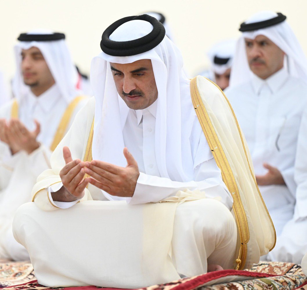 Bandaralshafi's tweet photo. اللهم احفظ أميرنا بحفظك
فإنهُ خير من وليته علينا
#كلنا_قطر_وكلنا_تميم https://t.co/wUdf5zKhNF
