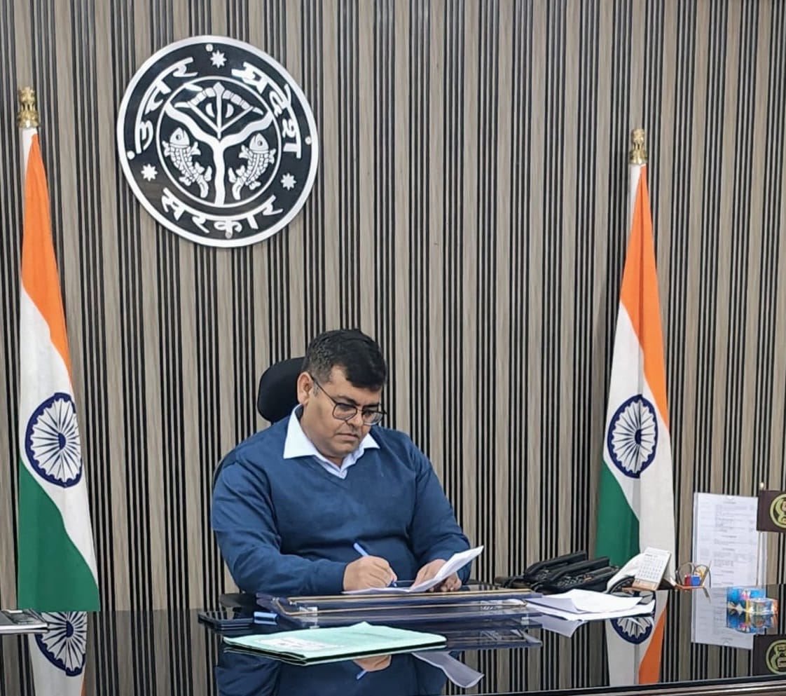 प्रिय जनपदवासियों,
   रंगों का पावन पर्व होली आप सभी के जीवन में सुख, शांति, समृद्धि और उत्तम स्वास्थ्य लेकर आए। इसी मंगलकामना के साथ आप सभी को हार्दिक बधाई।
होली आपसी प्रेम, सौहार्द और सामाजिक समरसता का प्रतीक है। आइए, हम सब मिलकर इसे शांति, सद्भाव और जिम्मेदारी के साथ मनाएं।