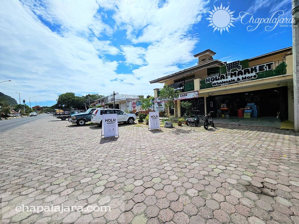 Chapalajara's tweet photo. Local Comercial en Riberas del Pilar!! 420m2 de Terreno/616m2 de Construcción. 
12 mts de Frente por 35 mts de Fondo. 2 Habitaciones. Cocina. Sala con Chimenea. Baño completo. Terraza privada
$825,000 USD 
#commercial #commercialrealestate #investment #Chapala #riberasdelpilar https://t.co/0TrrJvQ76c