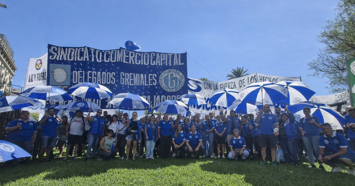Sergio_OrtizOk's tweet photo. Nos quieren bajar indemnizaciones, recortar licencias y debilitar al sindicato.
En criollo,trabajadores más baratos y más solos.
La respuesta es más organización, más delegados y más afiliación.
Y que nadie se haga el distraído, el 
descuento por recibo es ley y es la herramienta que garantiza un sindicato fuerte.
Que quede claro:
si tocan nuestros derechos, hay respuesta.

En la calle.
En Tribunales.
Y en cada lugar de trabajo.
Porque al trabajador no se lo flexibiliza, se lo organiza y se lo respeta