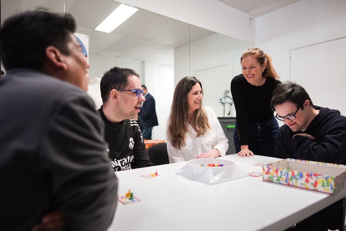 Ana Davila tweet media