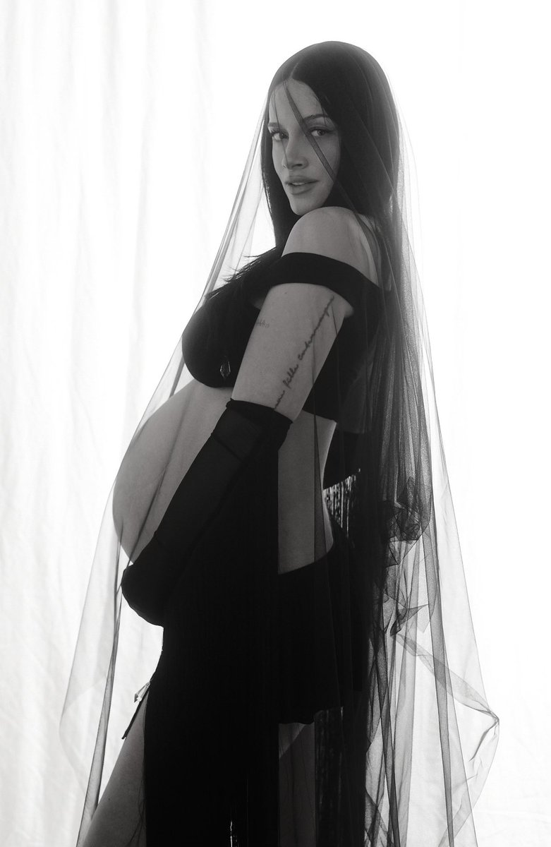 countlesscarori's tweet photo. - empezaron a salir durante varios años
- se casaron
- oriana quedo embarazada
- ya se convirtieron en padres, son una familia de cinco👪🩷

la vida soñada de las girls, de un cuento de hadas. todas queremos ser oriana sabatini 🥹 https://t.co/ipMG7CbaGw