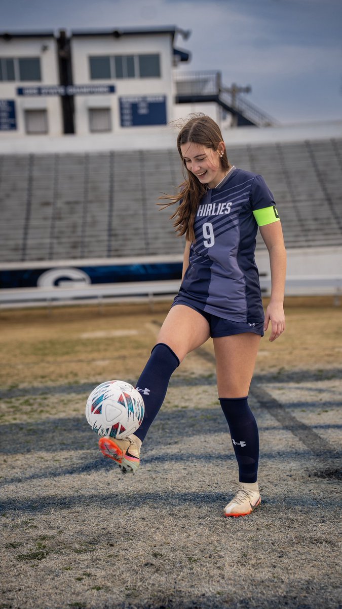 CamrynRGeorge's tweet photo. Junior season media day pics πͺοΈ
#gowhirlies #uncommitted2027 #winger #outsideback #teamcaptain @gowhirlies @MaxPreps @TheSoccerWire @PrepSoccer @ImYouthSoccer https://t.co/ZmJiNUqxqv