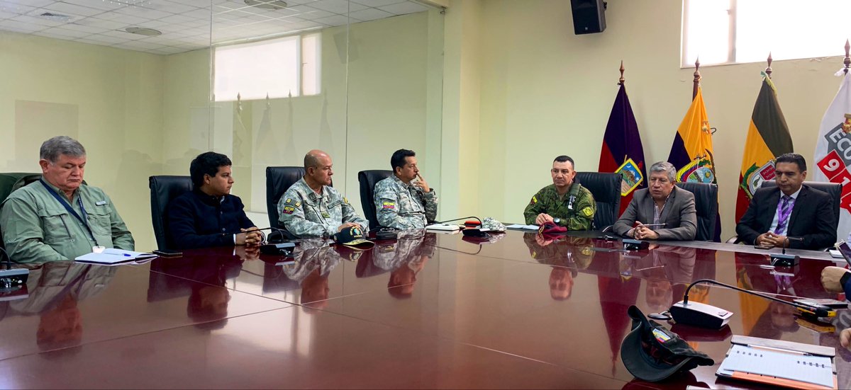 Participamos en la Mesa Provincial de Seguridad del Carchi, liderada por el <a href="/GoberCarchi/">Gobernación de Carchi</a> Crnl. Byron Borja, articulamos acciones junto a las <a href="/FFAAECUADOR/">Fuerzas Armadas del Ecuador</a>, <a href="/PoliciaEcuador/">Policía Ecuador</a>, el sector de Producción🚔🛣️.
El trabajo coordinado fortalece la seguridad, el control territorial y la