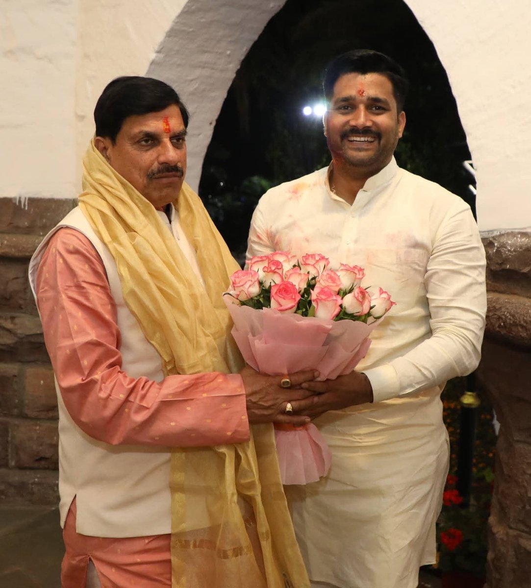 BhashitDixit's tweet photo. आज भोपाल में मुख्यमंत्री निवास में लोकप्रिय मुख्यमंत्री आदरणीय @DrMohanYadav51 जी से शिष्टाचार भेंट कर उनका स्नेह, आशीर्वाद एवं मार्गदर्शन प्राप्त किया।

उनका दूरदर्शी नेतृत्व और विकास के प्रति प्रतिबद्धता हम सभी कार्यकर्ताओं के लिए प्रेरणास्रोत है। https://t.co/Kq0RuOmEnJ