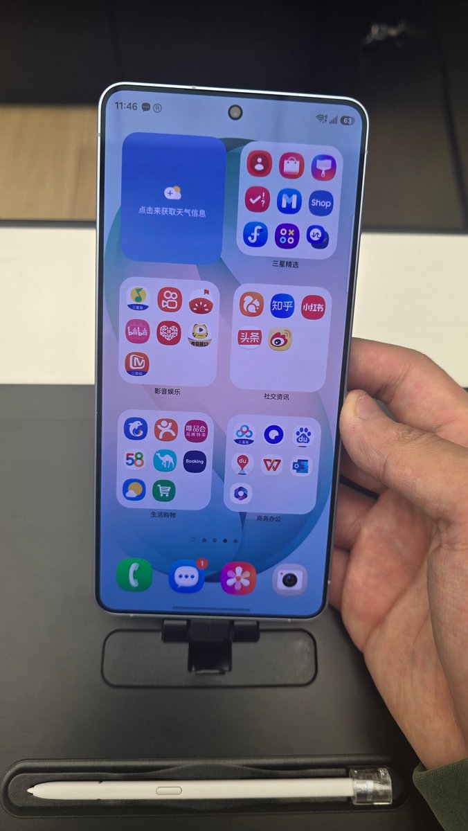 做的最正确也最错误的决定就是去三星授权店摸 s26u，丝毫没有考虑自身负债情况就决定明年要买台版
也许是没吃过细糠，我觉得这屏幕也没那么差（
（同时预装 Microsoft 365 和 WPS Office 的也是无敌了）