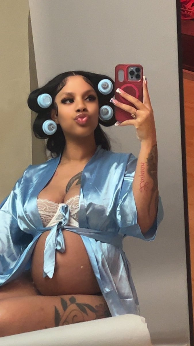 justkyaaaa's tweet photo. damn im really about to have a son 🥲 https://t.co/SrRFHviECm