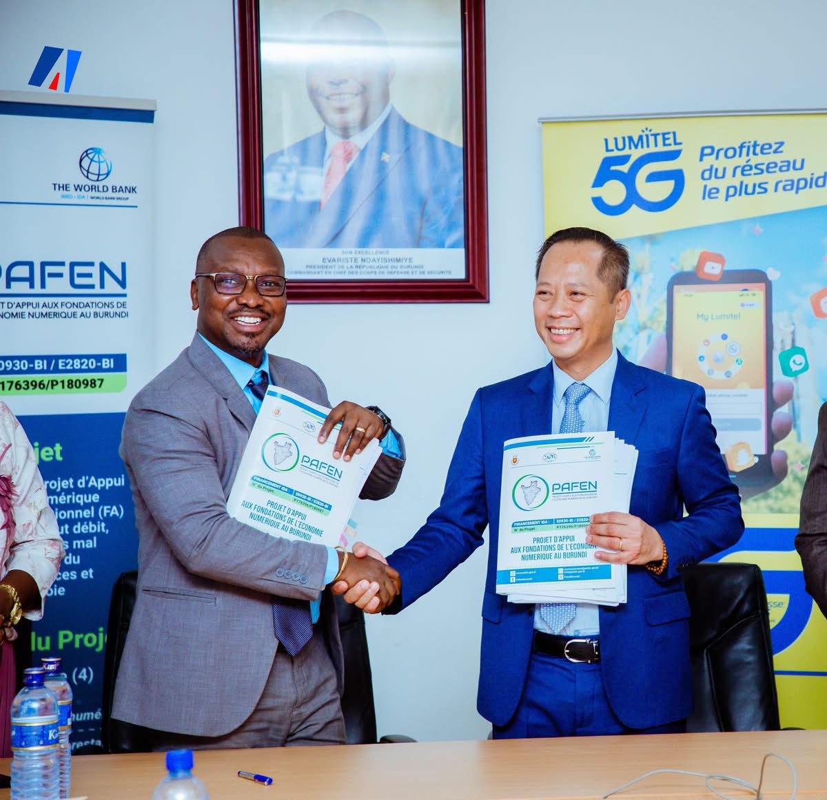 birakoze1's tweet photo. #SETIC | #FSU @PafenBurundi vient d’attribuer à Lumitel Burundi un contrat pour l’exécution du marché visant l’extension de couverture réseau 4G haut débit en milieu rural pr améliorer l’accès universel et renforcer l’inclusion numérique pour tous. @BurundiGov @FinancesBdi https://t.co/I0SLo5HOOj