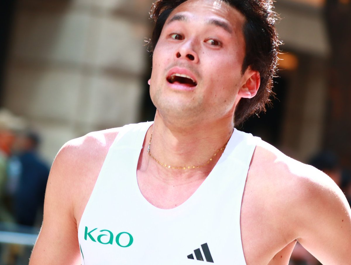 ekiden_navi's tweet photo. 【#東京マラソン2026】
▶ ここにファンはいます！

平和真(Kao)2:42:39
＊引退レース

早大卒。1年から主力で活躍、4年次には主将。インスタの引退挨拶を見て、競技人生をスッキリ後悔なく成仏させるために名前で全力で叫びました。4枚目驚いた表情笑大丈夫、走りは一生ファンの心に残ってます！ https://t.co/NTkfd7WSwn