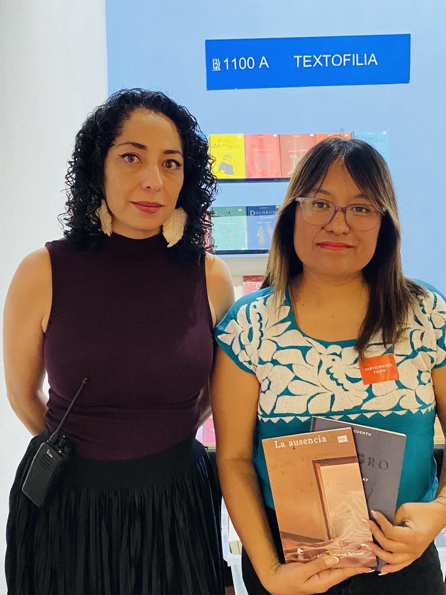 textofilia's tweet photo. Otra @FILMineria que cierra y nos despedimos con cariño. 

Gracias a todo el equipo de la feria y especialmente a su nueva directora, Mercedes Alvarado (@yosoymercedes). 

#Textofilia #filpm #filpm47 #librosrecomendados https://t.co/geTCjJ92Ou