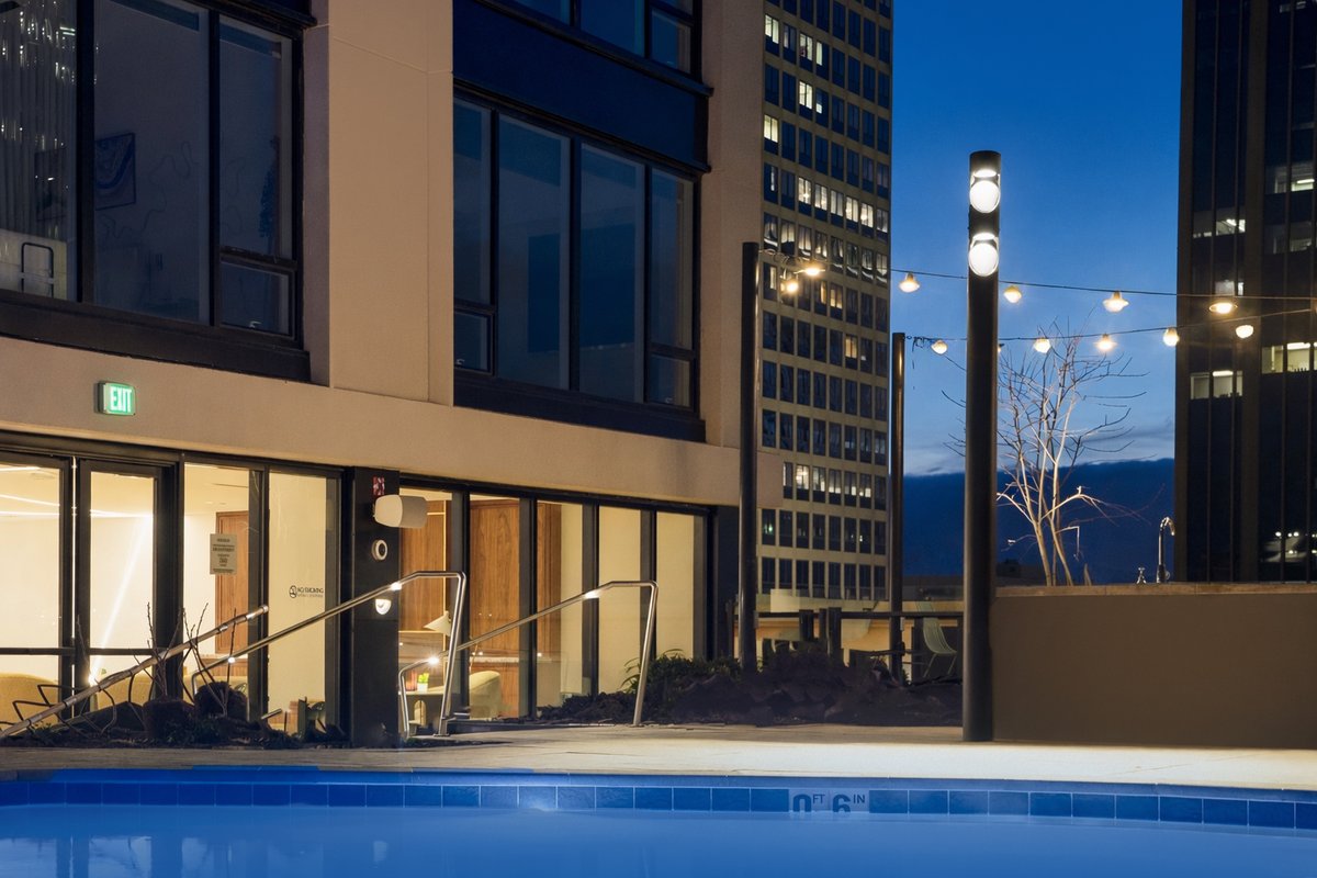 LuminisLighting's tweet image. Monday Motivation
Project Story: Seraph, Salt Lake City

Rooftop living, elevated. Warm, precise lighting brings two amenity levels to life — guiding residents and delivering comfort without excess glare.  
luminis.com/inspiration/pr… 

#ArchitecturalLighting #LightingDesign