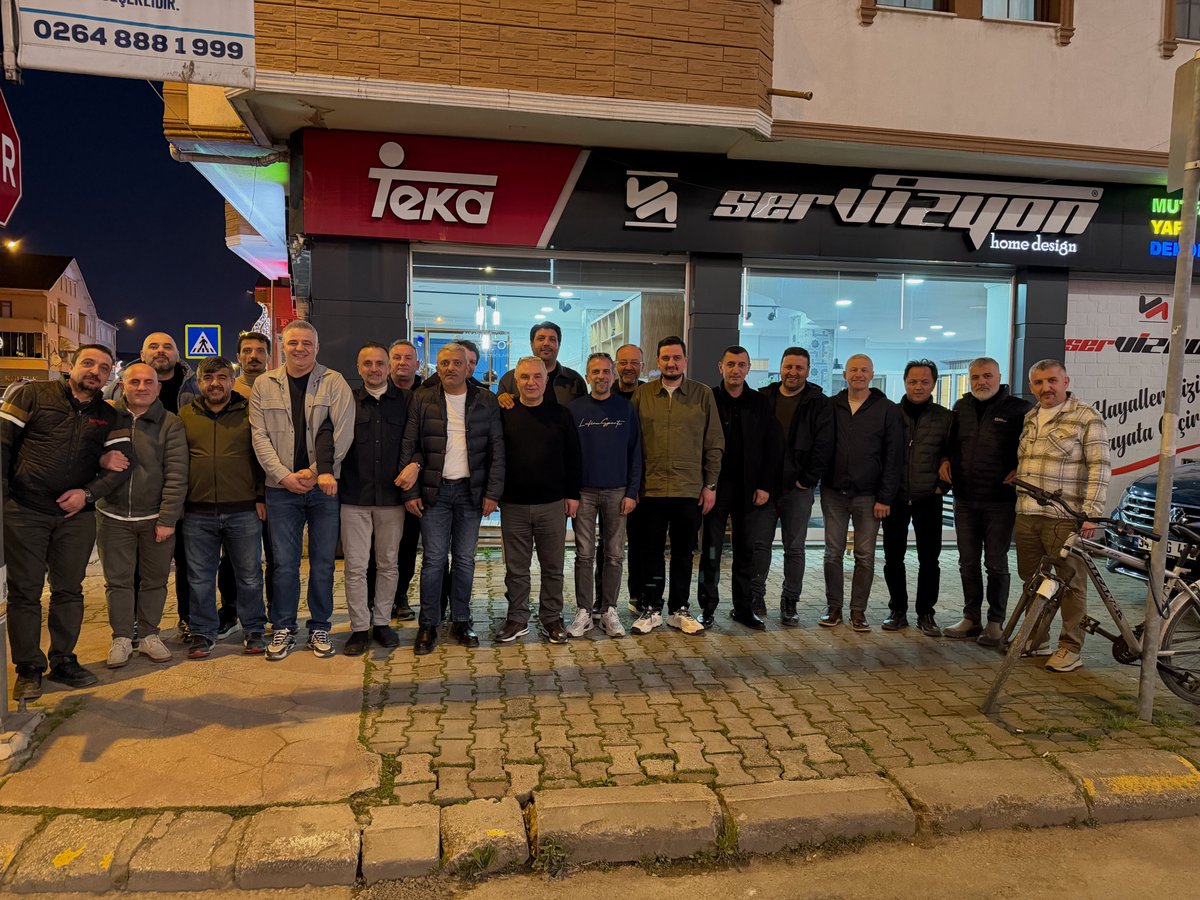 Bu akşam iftar soframızda kıymetli ağabeyimiz, Haluk Çorlu’nun ev sahipliğinde, Servizyon ailesinin misafiri olduk.

Ramazan ayının bereketini, birlik ve kardeşlik duygularını aynı sofrada paylaşmanın mutluluğunu yaşadık. Nazik davetleri ve samimi misafirperverlikleri için