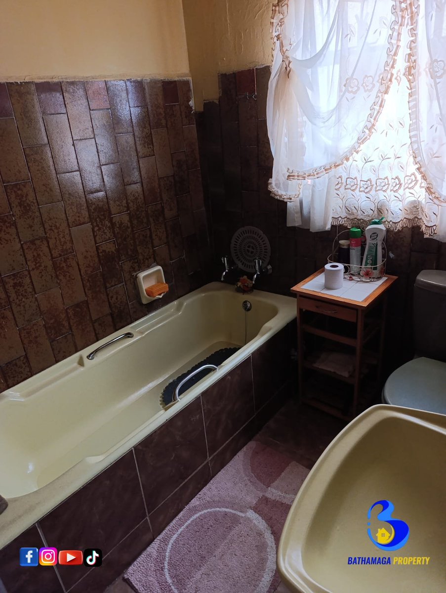 BathamagaProp's tweet photo. 🏠 2 Bedroom House to Rent in Senaoane, Soweto 📌 

🏷 R5,000 p.m  

Fitted kitchen with built-in stove |  Main bedroom with fitted wardrobe | Water and electricity included 

🔗 Get full details: 
https://t.co/lXiKkl0zq0 

#BathamagaProperty #RentalProperties #Iran #Dior https://t.co/qWQjd5RUVF