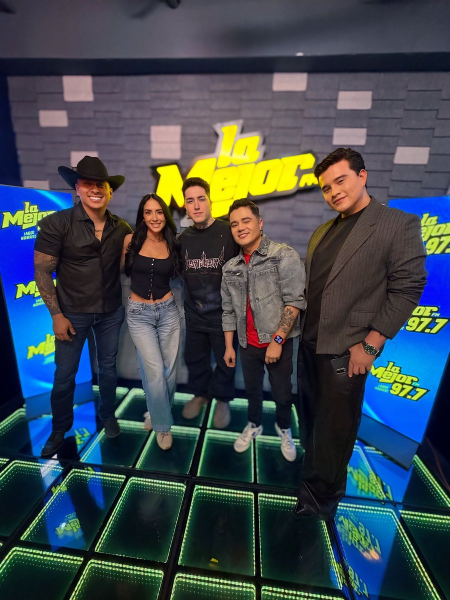 LaMejor's tweet photo. 🎤🔥 ¡La pasamos increíble en #ElShowDeLaMejorFM! #Omahi estuvo con nosotros en cabina y nos contó de todo 😎✨
Nos habló de #LaGranja, #ElPanda, de sus proyectos, anécdotas buenísimas y todo lo que viene en su carrera 🎶📻 https://t.co/bQSfosA1pl
