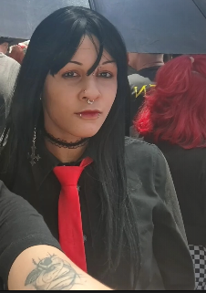 DESAPARECIDO
Jay ou Júlia Ferreira Ribeiro

Visto por ultimo saindo do Capão Redondo SP por volta das 20h de 1º de março de 2026, como se estivesse indo trabalhar. A família o viu pela última vez nesse horário.
Há informações de que ele pode ter seguido em direção a Cipó Guaçu.