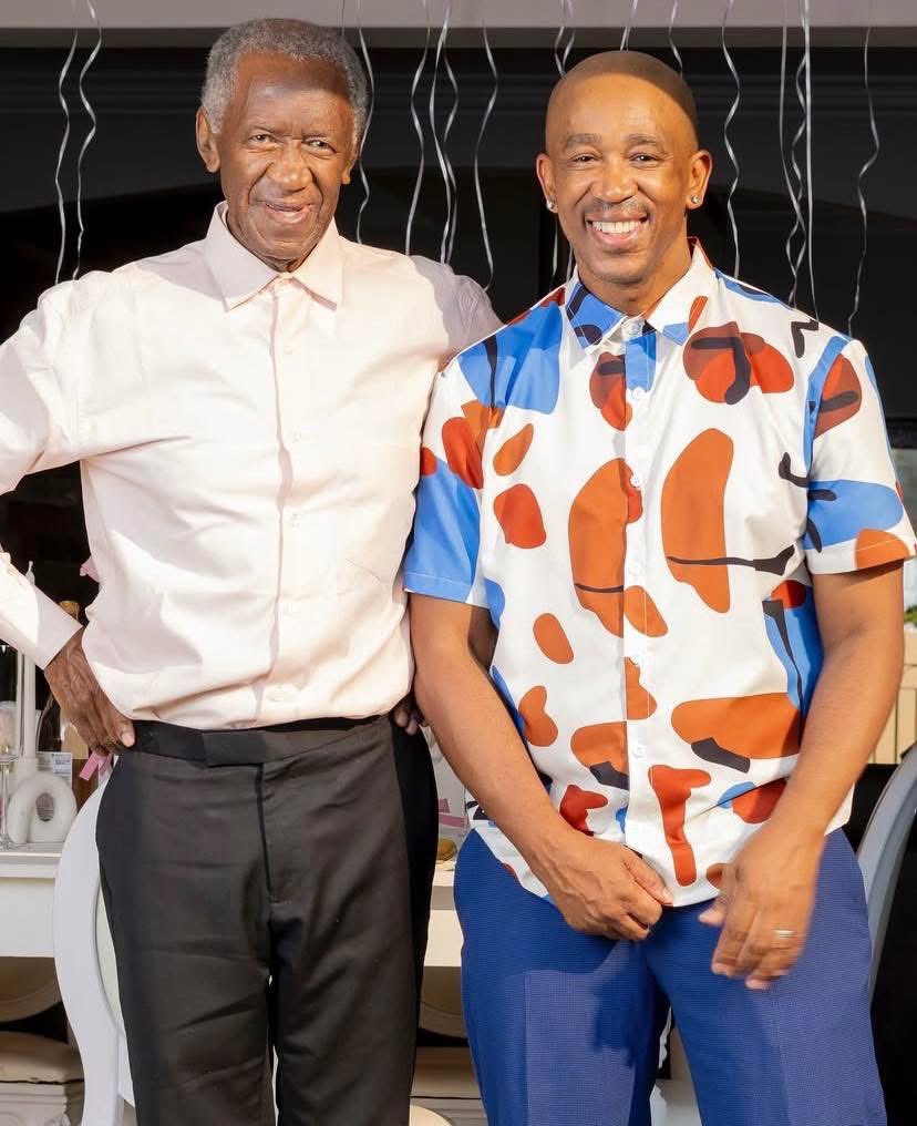 YourBoiShu_'s tweet photo. Theo Mafikizolo and his Father Mafiki Phamb’kwa izolo 🔥❤️ https://t.co/1cU7vevrHK