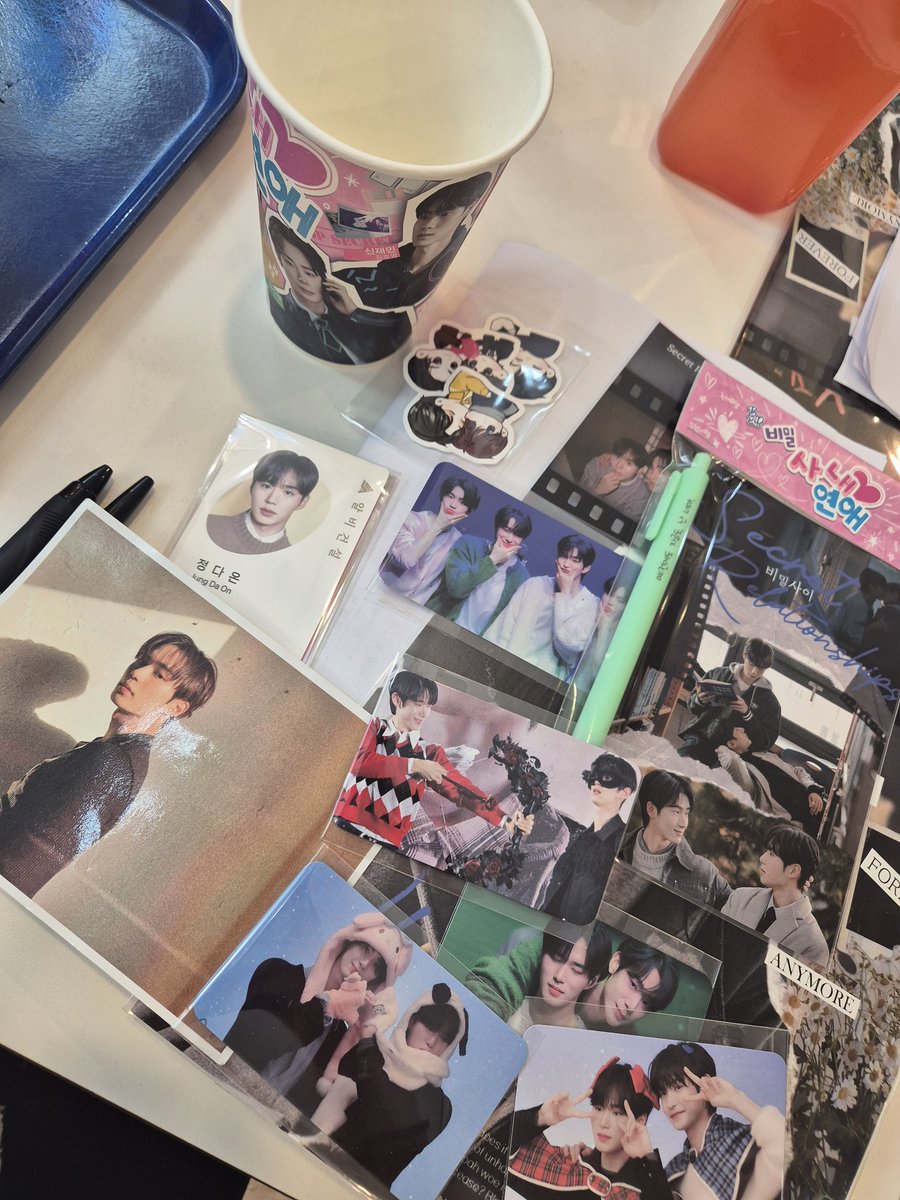 lovestory_wow's tweet photo. 2026.02.27 비밀사이 카페 후기

 카페 안으로 들어오니 완전 러블리 하고 빛나는 카페였는데 음료 와 떡볶이도 엄청 꿀맛 이었고 럭드 상품도  입을 다물기 어려웠습니다. 카페를 열어주신분들 덕분에 추억의 페이지를 빛나게 저장했습니다. ❤️
#쉿_비밀사내연애
#비밀사이_1주년_계속해서비밀사이 https://t.co/nBKeVqEidh