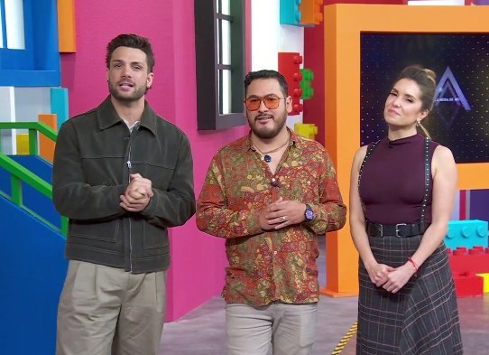 Alto y guapísimo mi rey
NICOLA EN HOY