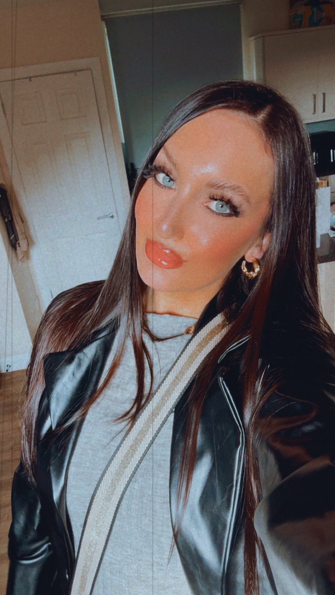 yourbossx_'s tweet photo. My night out last week needs reimbursing💸👏🏽 https://t.co/FHUzros8k4