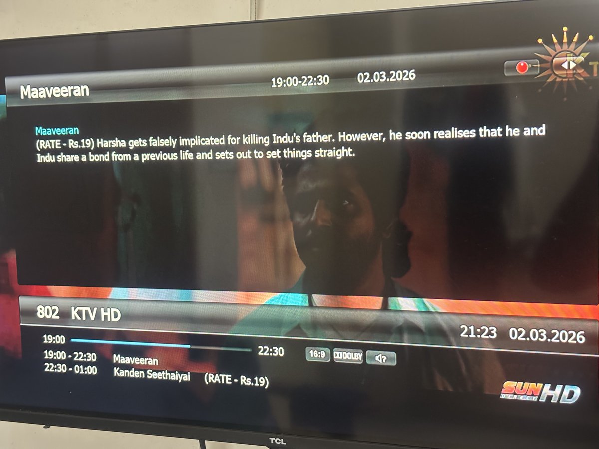 rajezkumar1's tweet photo. @SUNDIRECTIndia Tonight @KTVTAMIL KTV is airing Maaveeran (Sivakarthikeyan), but the program information on Sun Direct shows details for Maveeran (Magadheera Tamil Dub). Incorrect movie synopsis is being displayed.
@SunTV https://t.co/oHLeBXxgNp