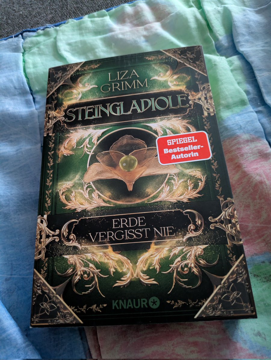 Neues Buch ist angekommen heute! Wird vielleicht langsam mal Zeit den ersten Band der Reihe zu lesen. XD