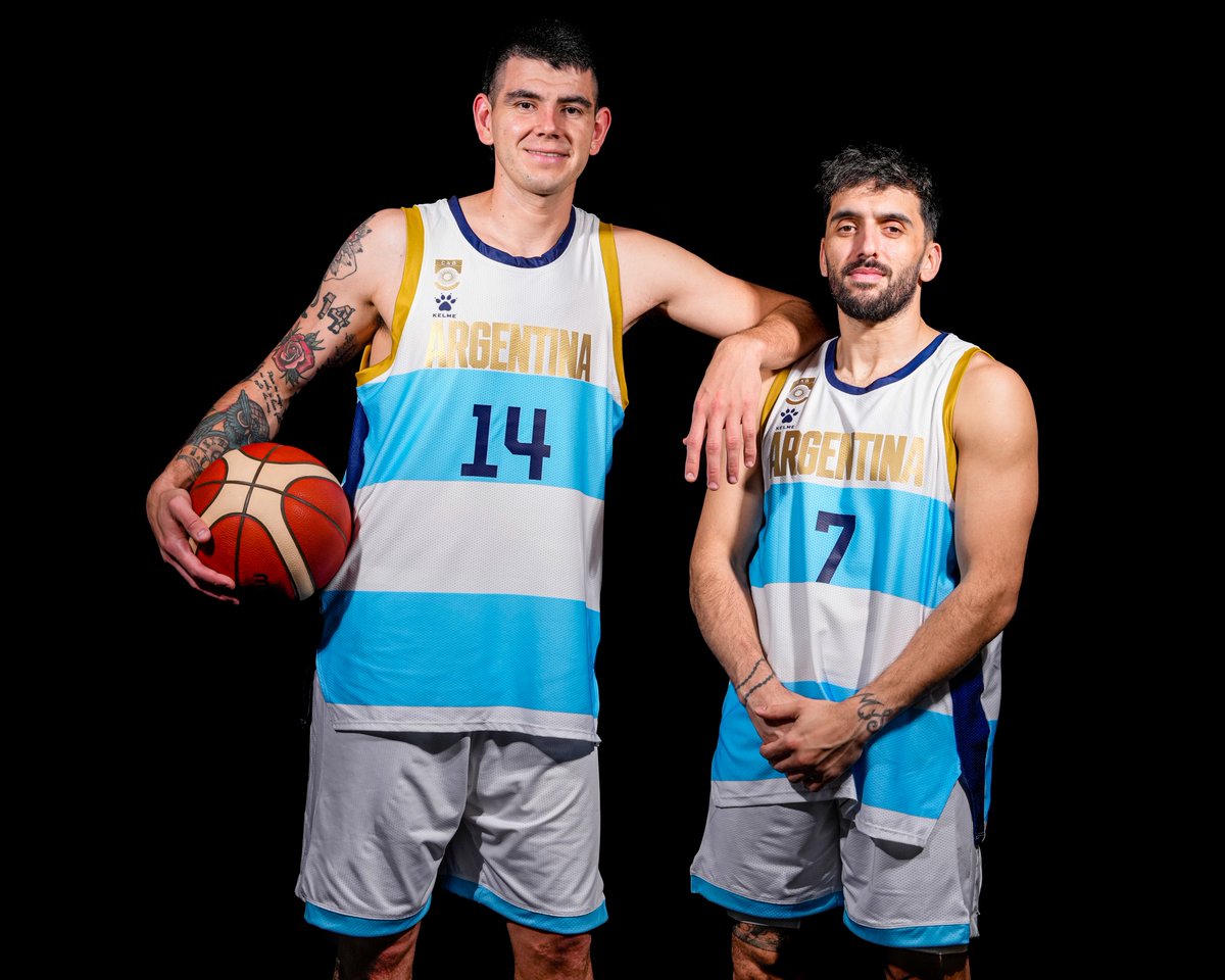 BasketArgentina's tweet image. Los 12 para hoy: 
➡️ Campazzo, Vildoza, Marcos
➡️Corbalan, Negrete
➡️Brussino, Bocca
➡️ Deck, Lema
➡️Bressan, Saiz, A. Cáffaro

🔜 18:30hs vs. Panama por TyC y DSports

#FIBAWC | @FIBAWC | #StepItUp