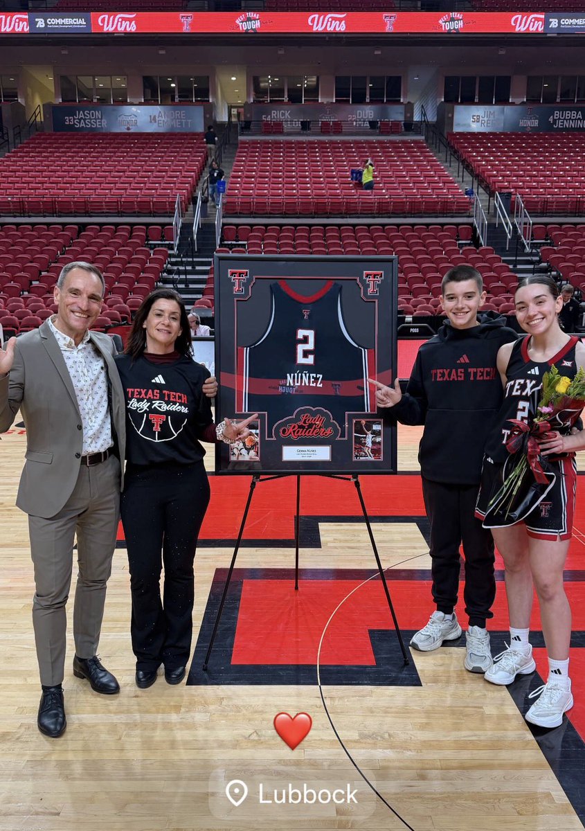 GIGANTESbasket's tweet photo. La Senior Night de @Gemmanunezl en Texas Tech ❤️ https://t.co/ZmPNmwcinQ