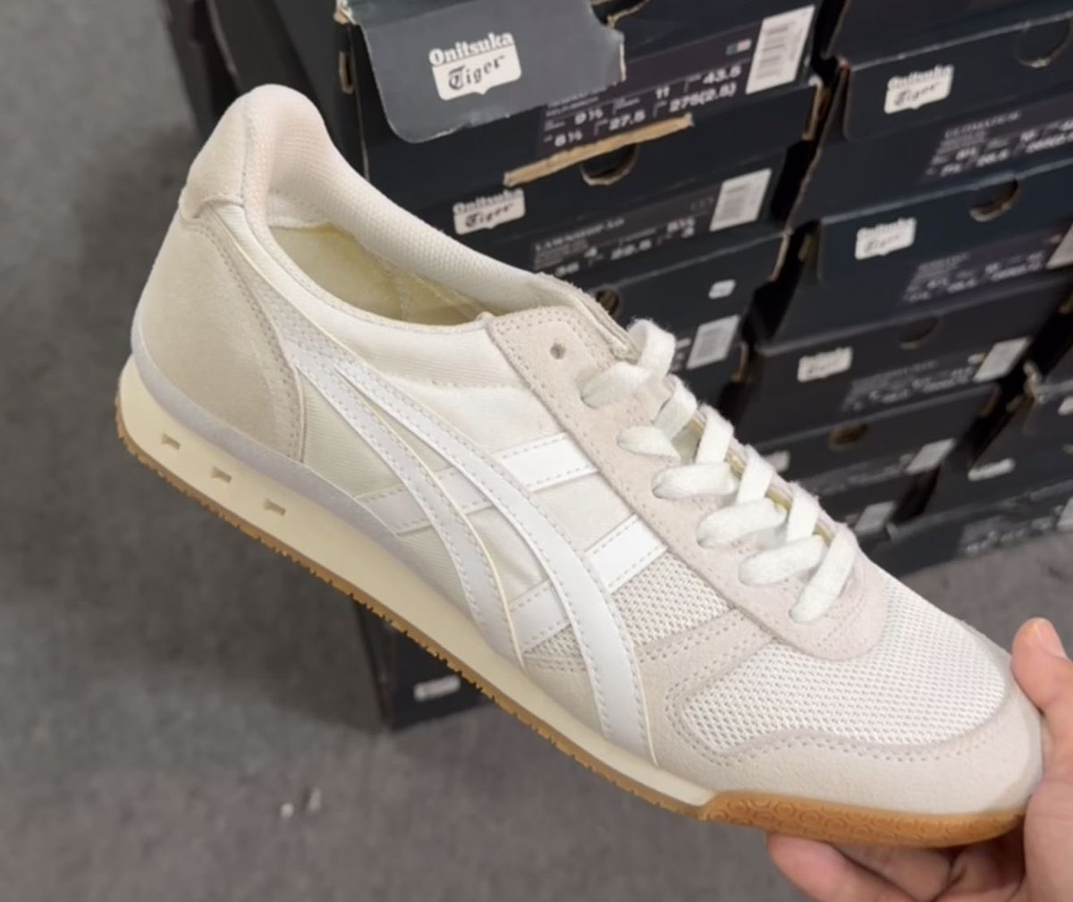 bilqisfl__'s tweet photo. Guys aku mau jual sepatu Onitsuka Tiger aku, masih baru bgt sampe tp sayangnya kegedean.
Size 40.5 ya, pas buat yang biasa pakai sz 40. Freeong seluruh dunia!

Masih nempel tag
IDR 1.300.000

#sepatupreloved #wts #OnitsukaTiger #sneakerspreloved https://t.co/ZTXAyY8tun