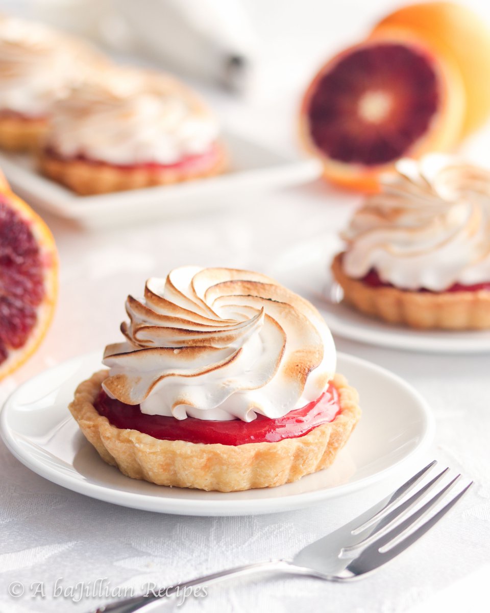 baJillianRecipe's tweet photo. BLOOD ORANGE MERINGUE TARTS - Lusciously tart and sweet, these Blood Orange Meringue Tarts feature delicious blood orange curd and toasted Italian meringue in a buttery flakey crust! #BloodOrange #Tarts #Desserts #SpringRecipes RECIPE: https://t.co/XtBzkq0GsK https://t.co/jf54OXp418