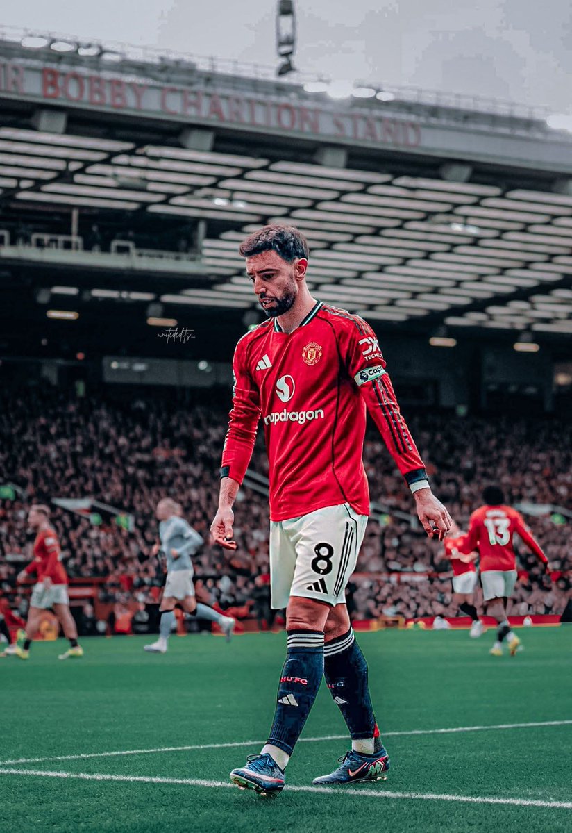 🚨🎙Jürgen Klopp on Bruno Fernandes:

"Listen, forget the waving arms or shouting at the referees ...look at the brain. Bruno Fernandes thinks football when others are hiding. He sees the pass before the camera even finds it. 

"That courage to say, ‘Give me the ball, I fix