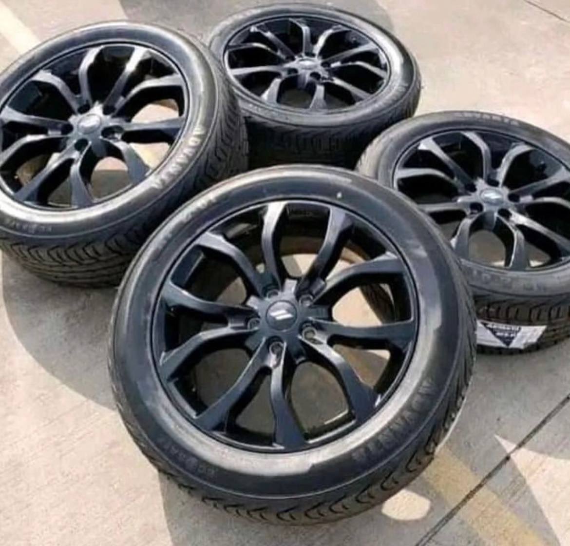 KevinLinds19589's tweet photo. Brand: Advanta
Model: HPZ-01 (all-season performance)
Size: 265/50R20 XL
Type: Extra-Load reinforced tire (stronger than standard)
Capacity: about 2,400–2,600 lbs per tire
Max PSI: ~50
Wheels:
Size: 20-inch alloy rims
Bolt pattern: 5-lug ( 5×115)
Finish: black aftermarket style https://t.co/ExR908hU5D