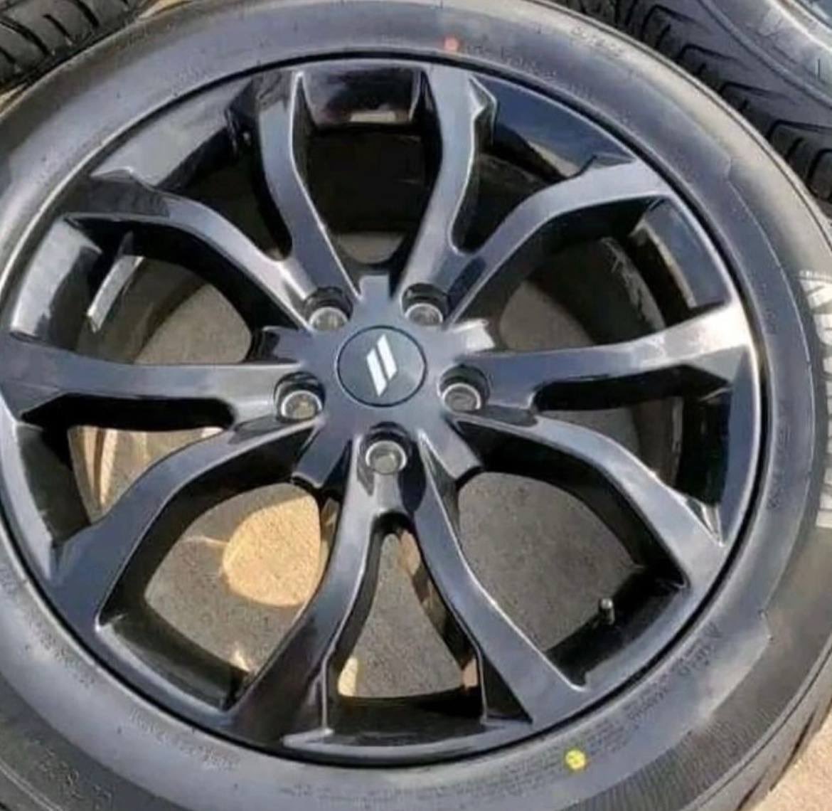 KevinLinds19589's tweet photo. Brand: Advanta
Model: HPZ-01 (all-season performance)
Size: 265/50R20 XL
Type: Extra-Load reinforced tire (stronger than standard)
Capacity: about 2,400–2,600 lbs per tire
Max PSI: ~50
Wheels:
Size: 20-inch alloy rims
Bolt pattern: 5-lug ( 5×115)
Finish: black aftermarket style https://t.co/ExR908hU5D