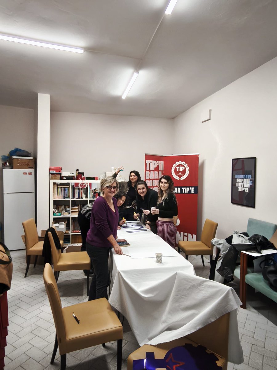 tip_maltepe's tweet photo. 8 Marta giderken Maltepe’de döviz atölyemizde buluştuk! Geceleri de sokakları da meydanları da terketmiyoruz! 8 Martta sokaklardayız 💜✌🏼 https://t.co/3xVRbvvASA