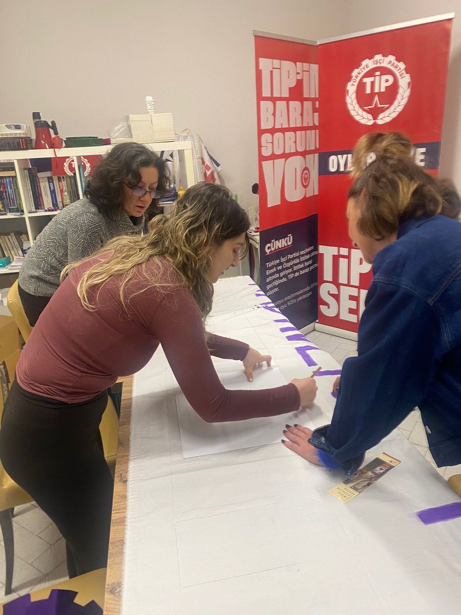 tip_maltepe's tweet photo. 8 Marta giderken Maltepe’de döviz atölyemizde buluştuk! Geceleri de sokakları da meydanları da terketmiyoruz! 8 Martta sokaklardayız 💜✌🏼 https://t.co/3xVRbvvASA