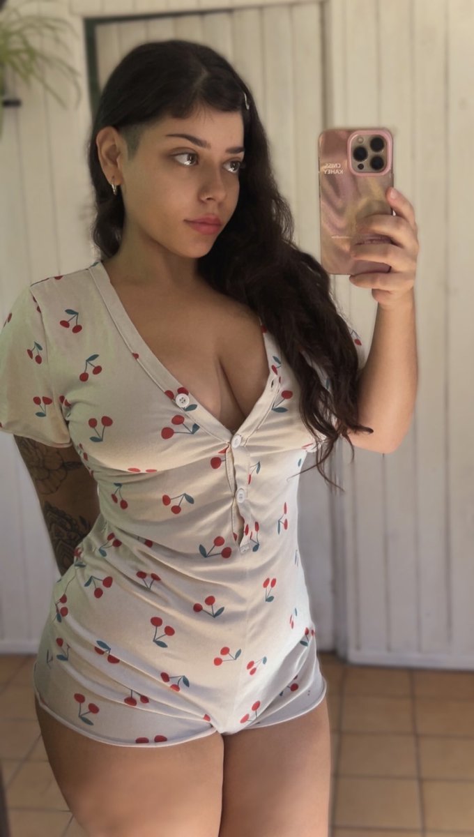 jadeGamesss's tweet photo. up dummies. where’s my coffee? 
don’t make your favorite manipulative princess wait… you know I love obedient little paypigs who send without hesitation
#findom #humanatm #femdom https://t.co/l1nlfmIgxe