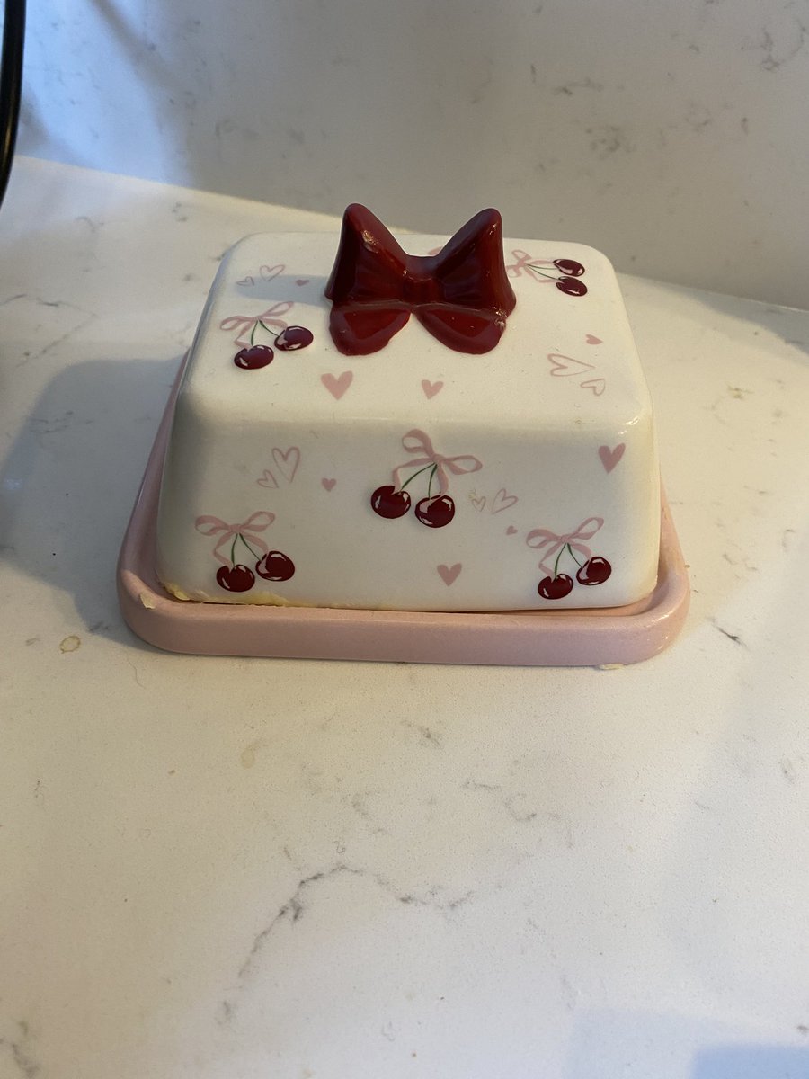 MrDanielKerr's tweet photo. @Primark we love this butter dish…

However, how have you allowed someone to design and sell a butter dish that doesn’t actually hold a block of butter????? 

Like how ??? So annoying 

#butter https://t.co/qLL32qIwN9