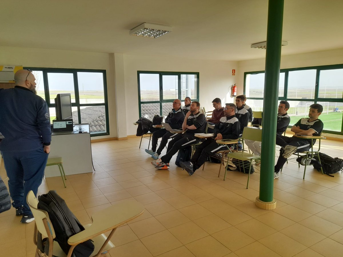 Comité y Escuela de Entrenadores de la RFFM tweet media