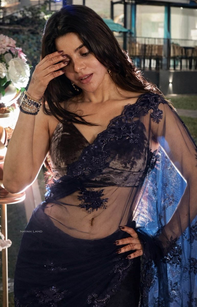 Purpose of that saree 😋